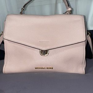 Michael Kors Cross Body Bag in Light Pink/Cream